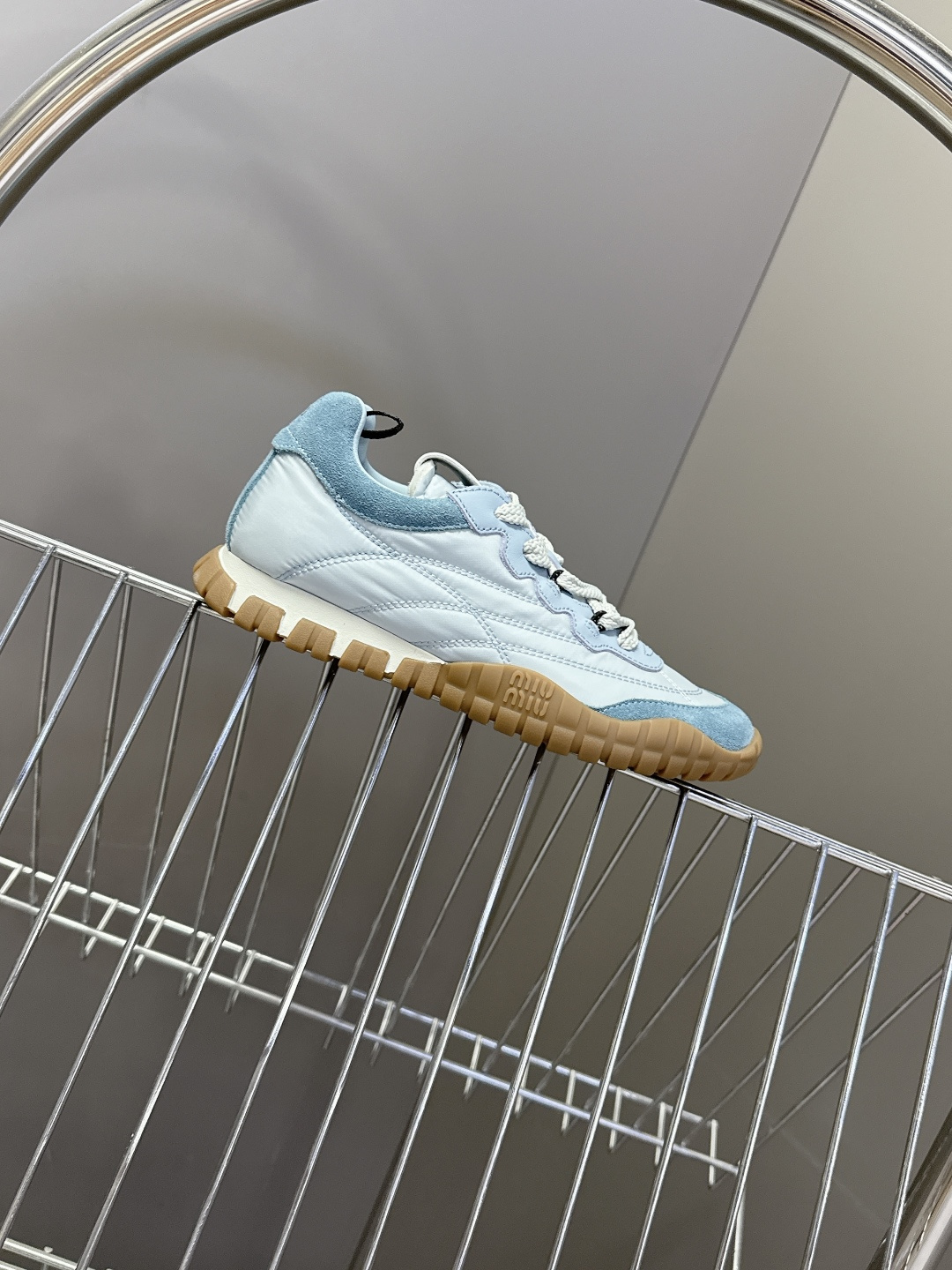 MiuMiu缪缪春夏秀款 饼干鞋 阿甘鞋休闲运动鞋专柜RMB9000购入开发 miumiu最新爆款 前卫