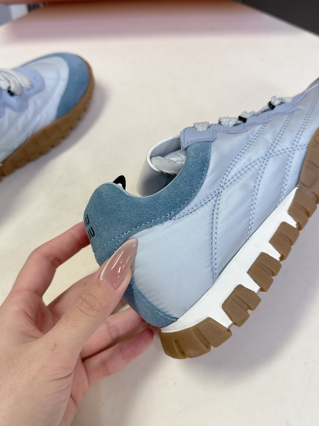 MiuMiu缪缪春夏秀款 饼干鞋 阿甘鞋休闲运动鞋专柜RMB9000购入开发 miumiu最新爆款 前卫