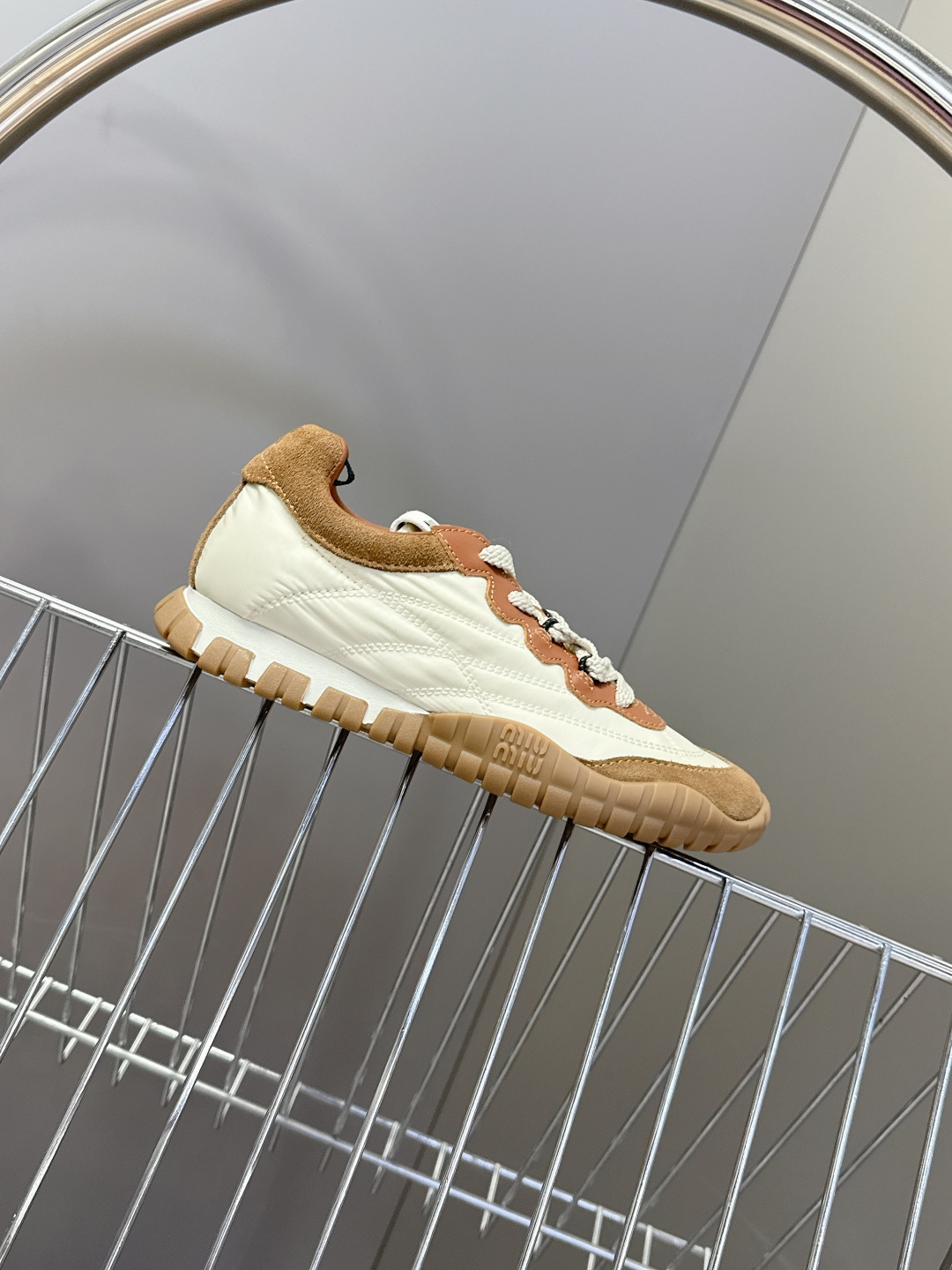 MiuMiu缪缪春夏秀款 饼干鞋 阿甘鞋休闲运动鞋专柜RMB9000购入开发 miumiu最新爆款 前卫