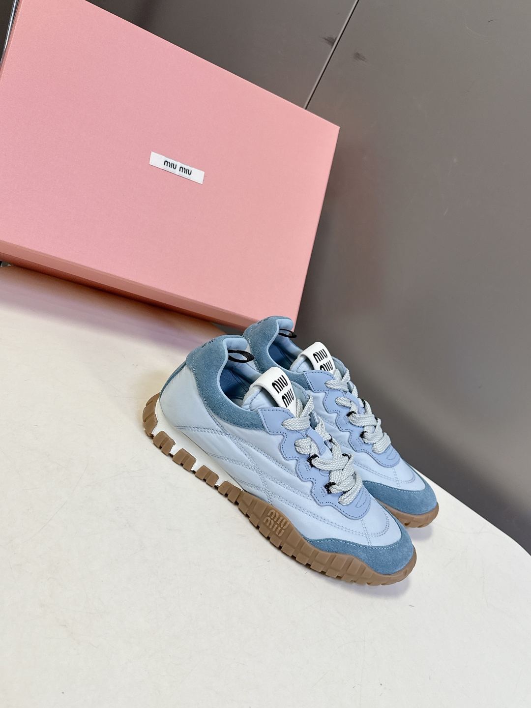 MiuMiu缪缪春夏秀款 饼干鞋 阿甘鞋休闲运动鞋专柜RMB9000购入开发 miumiu最新爆款 前卫