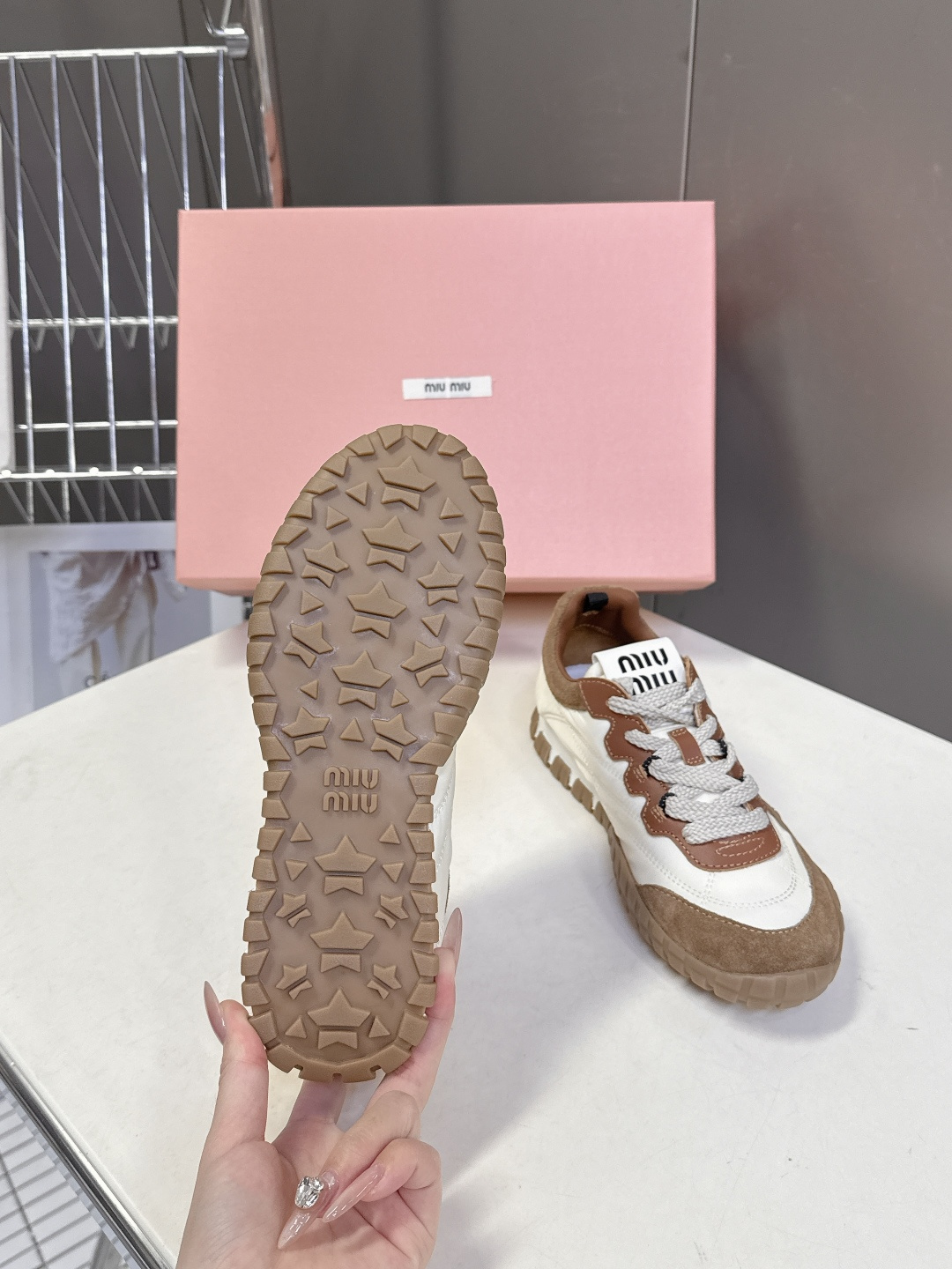 MiuMiu缪缪春夏秀款 饼干鞋 阿甘鞋休闲运动鞋专柜RMB9000购入开发 miumiu最新爆款 前卫