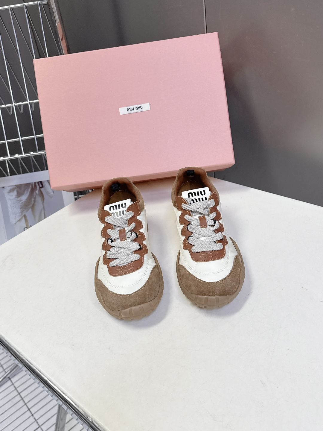 MiuMiu缪缪春夏秀款 饼干鞋 阿甘鞋休闲运动鞋专柜RMB9000购入开发 miumiu最新爆款 前卫