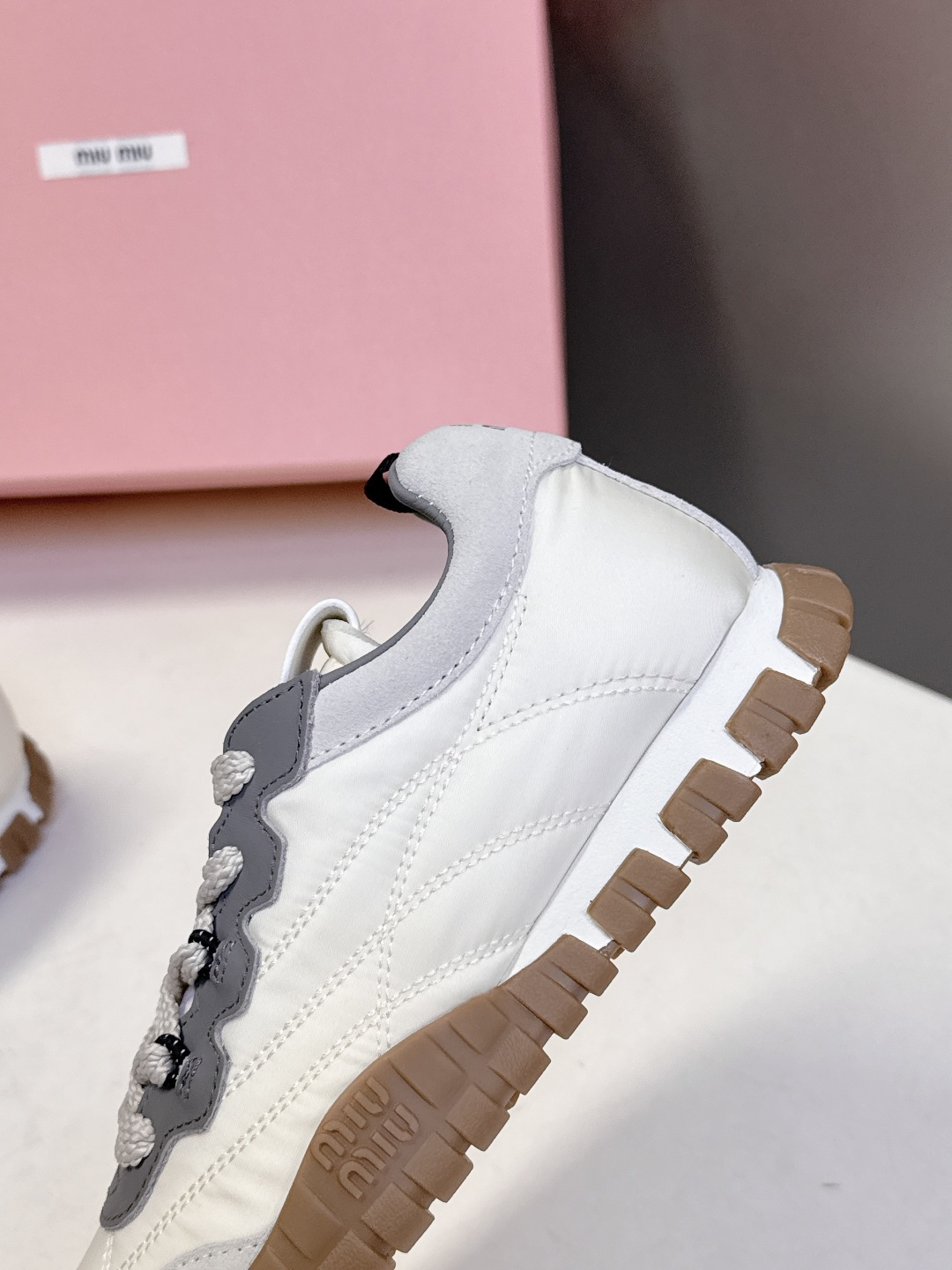 MiuMiu缪缪春夏秀款 饼干鞋 阿甘鞋休闲运动鞋专柜RMB9000购入开发 miumiu最新爆款 前卫