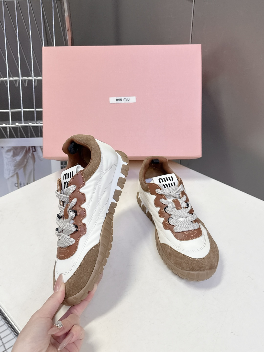 MiuMiu缪缪春夏秀款 饼干鞋 阿甘鞋休闲运动鞋专柜RMB9000购入开发 miumiu最新爆款 前卫