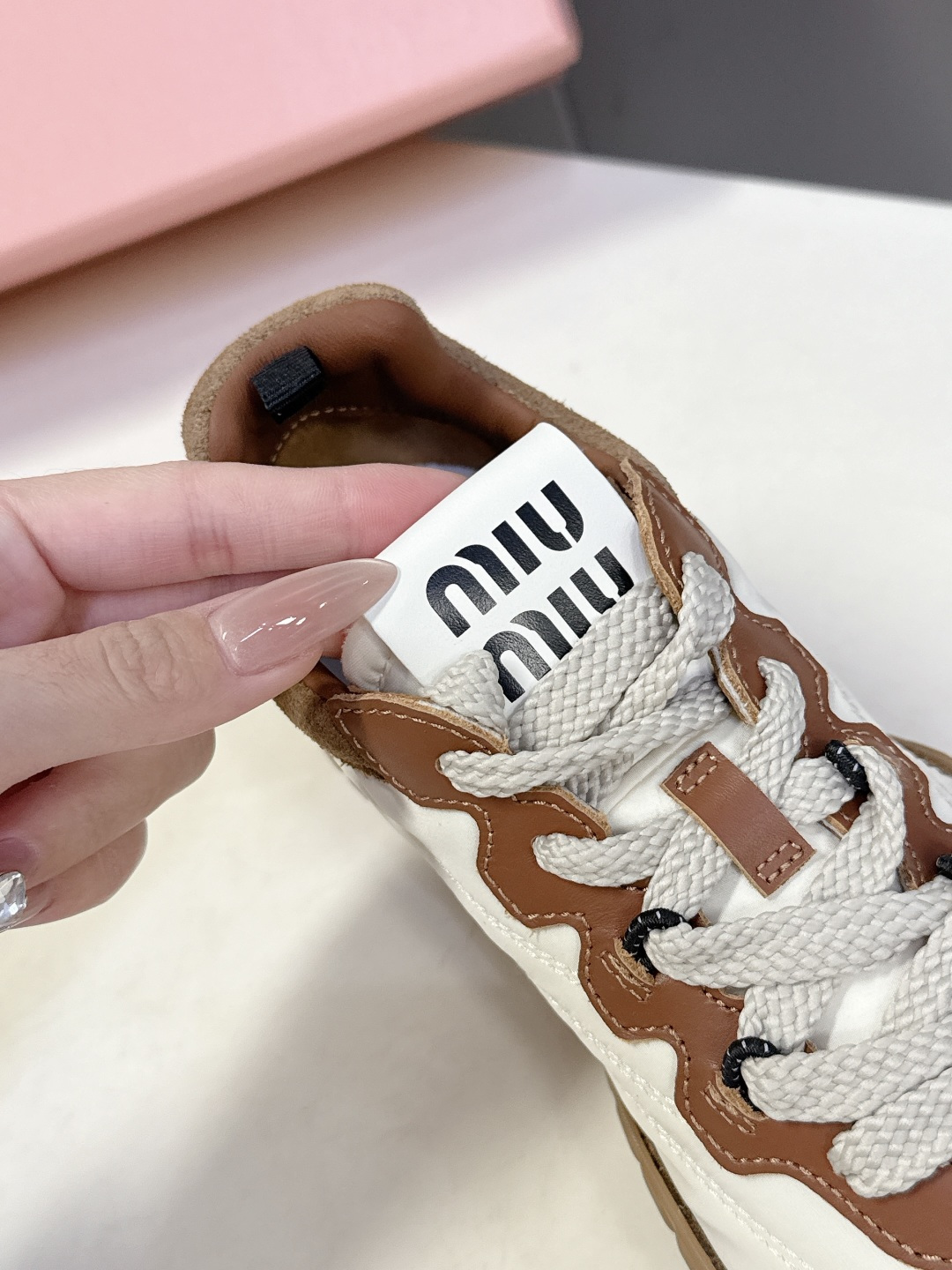 MiuMiu缪缪春夏秀款 饼干鞋 阿甘鞋休闲运动鞋专柜RMB9000购入开发 miumiu最新爆款 前卫