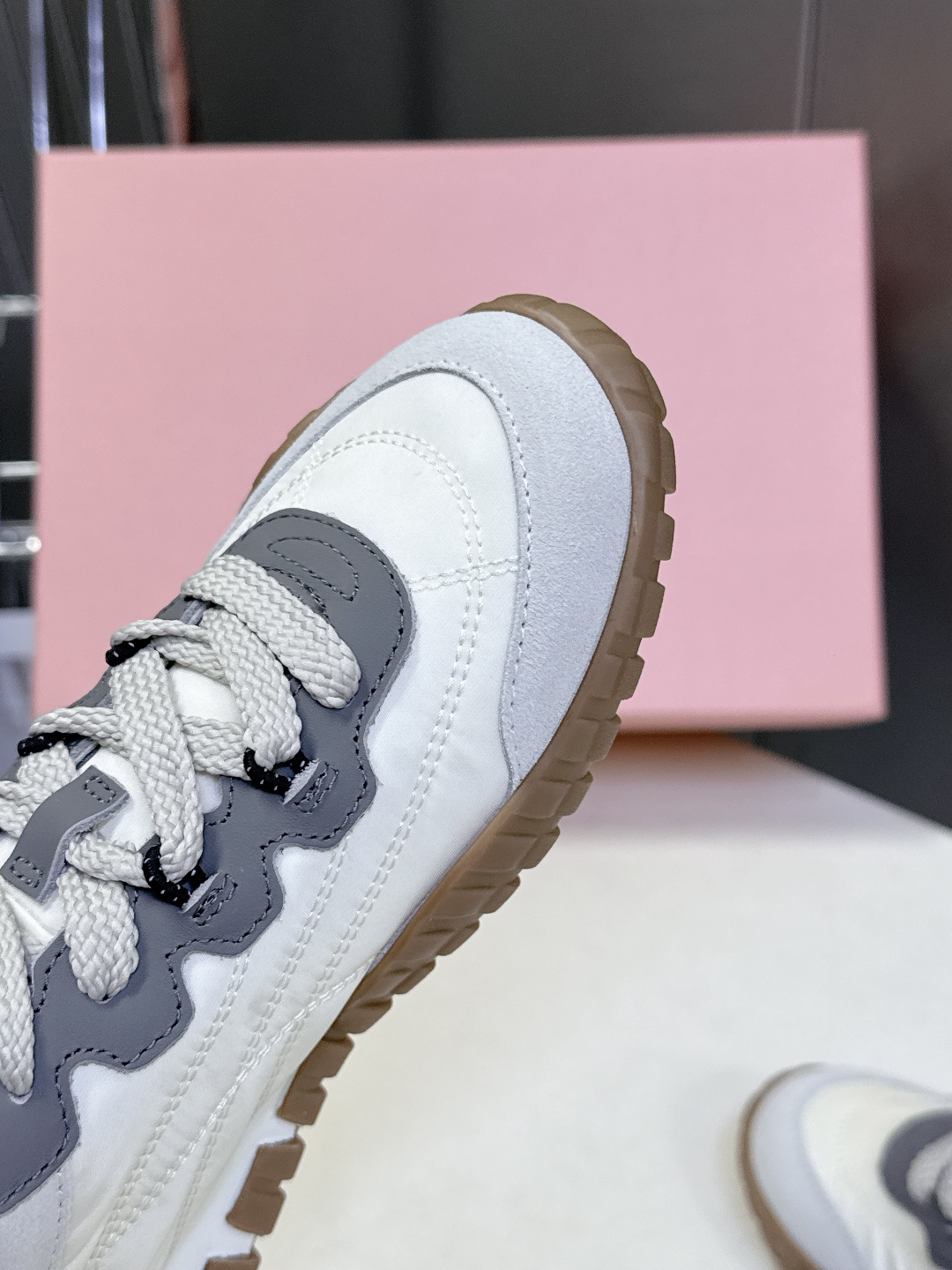 MiuMiu缪缪春夏秀款 饼干鞋 阿甘鞋休闲运动鞋专柜RMB9000购入开发 miumiu最新爆款 前卫