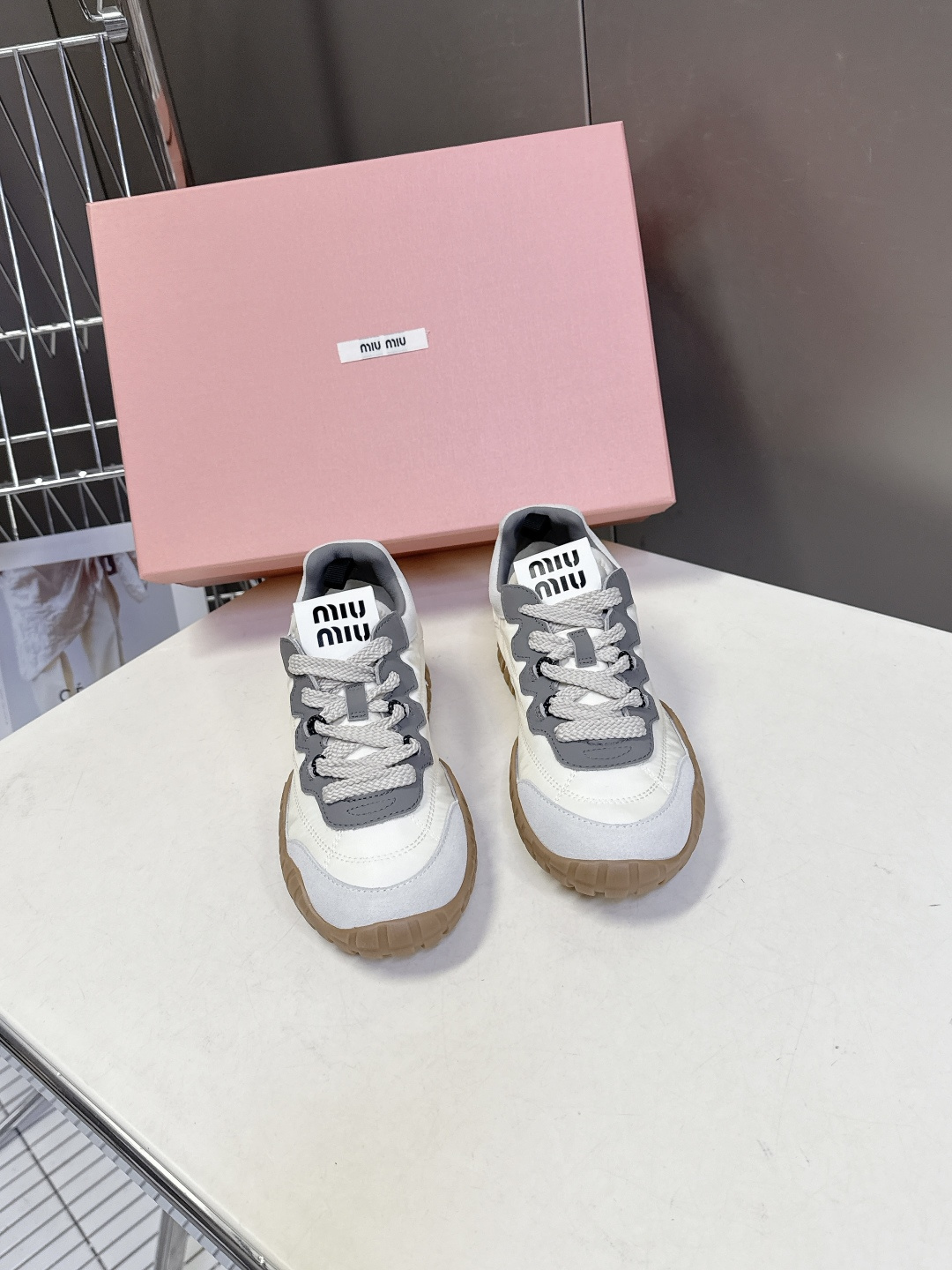 MiuMiu缪缪春夏秀款 饼干鞋 阿甘鞋休闲运动鞋专柜RMB9000购入开发 miumiu最新爆款 前卫