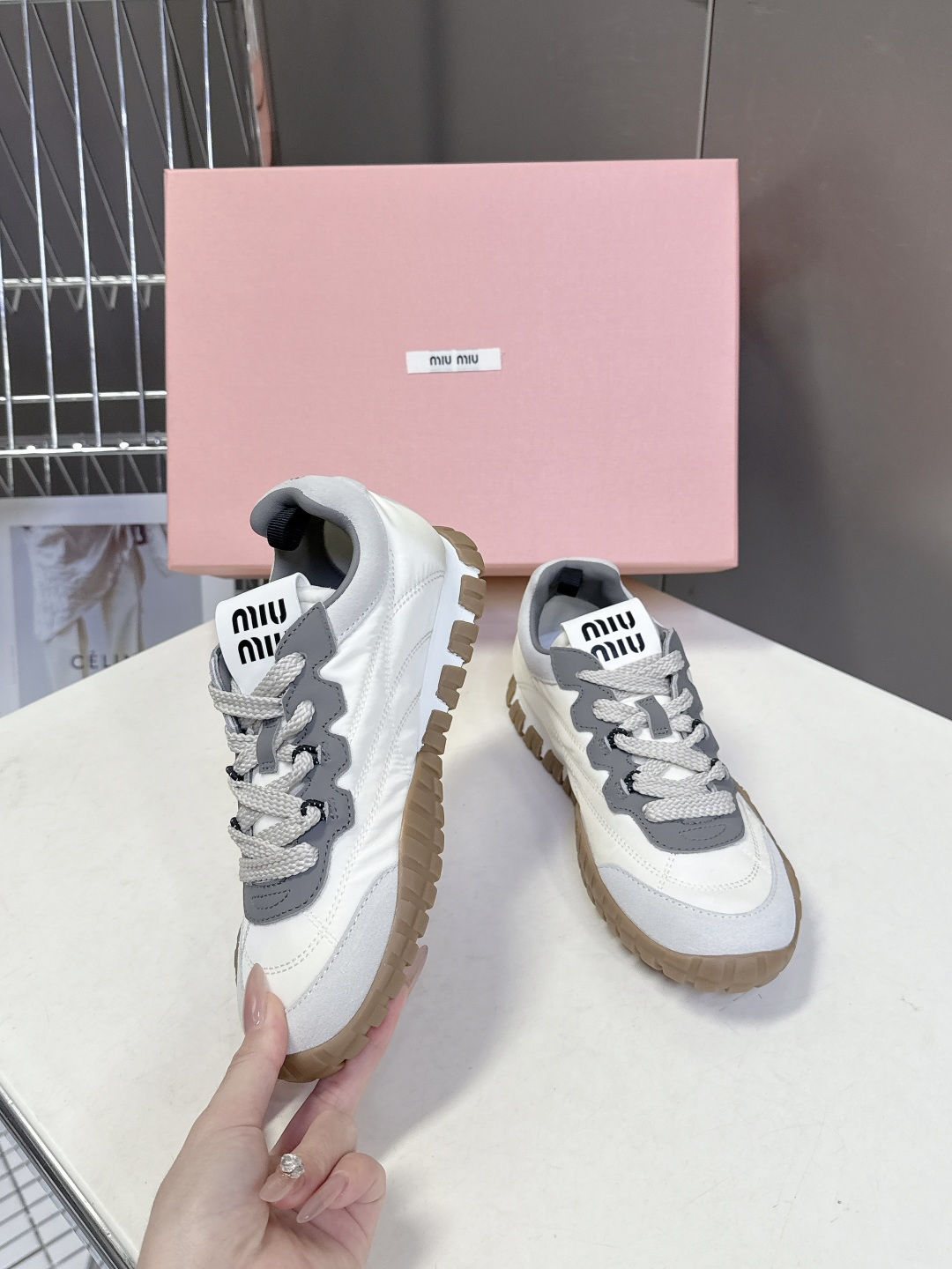 MiuMiu缪缪春夏秀款 饼干鞋 阿甘鞋休闲运动鞋专柜RMB9000购入开发 miumiu最新爆款 前卫