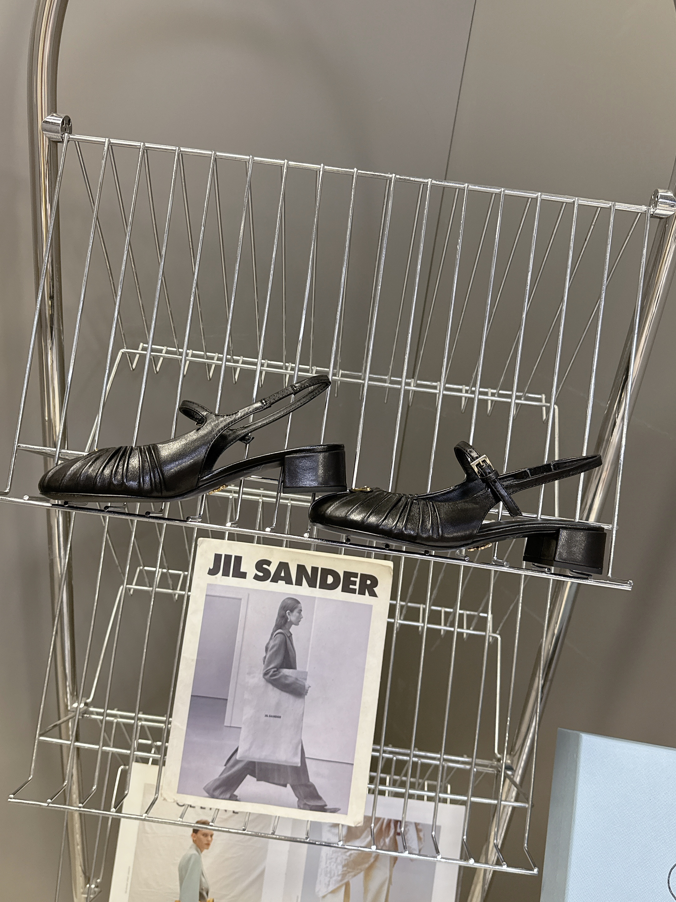 PRADA普拉达最新款三角标时装玛丽珍鞋 后空鞋 超多明星网红种草 顶级品质，版型超正，复古时尚经典单品