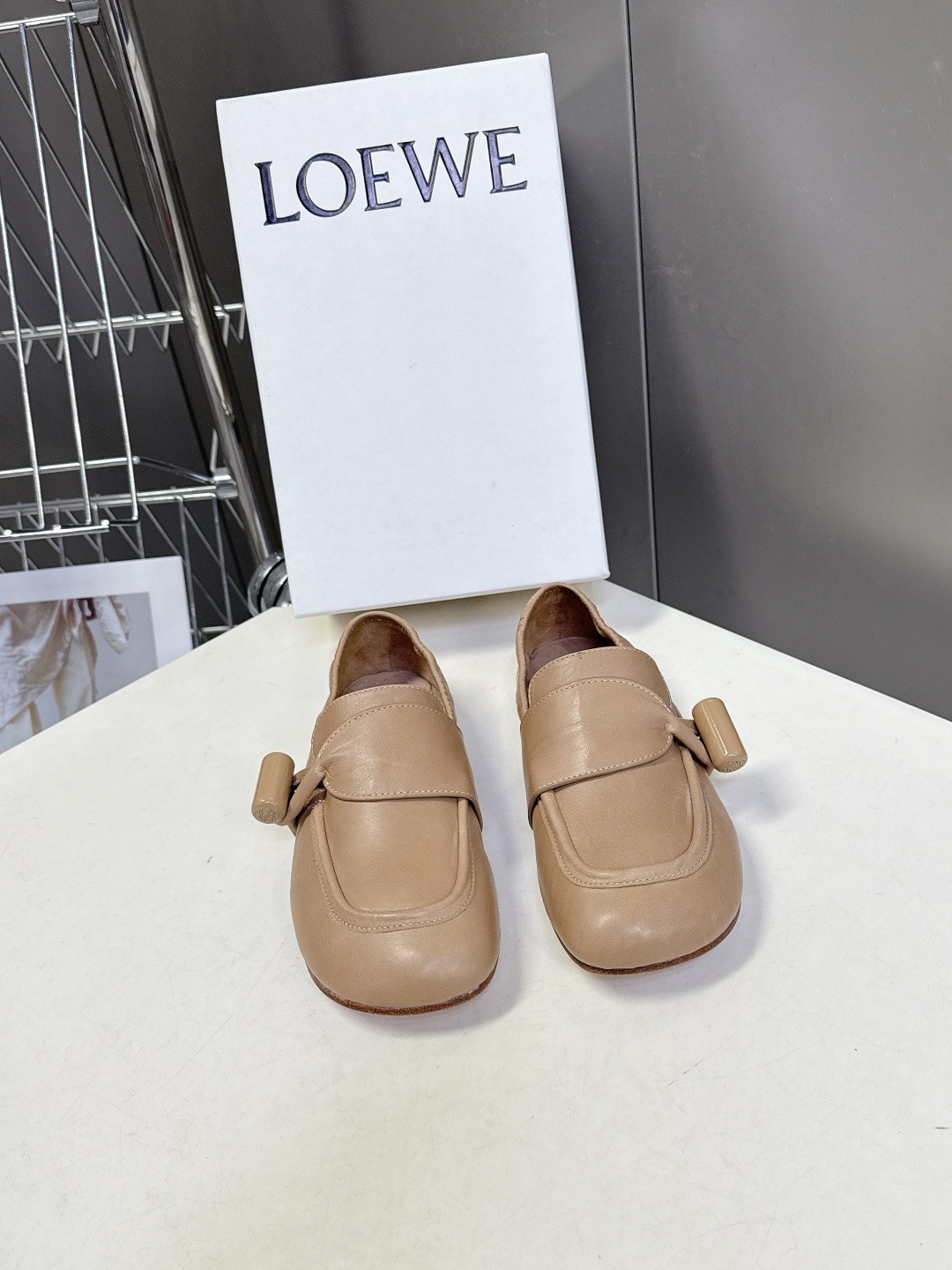LOEWE罗意威2026春夏最新款平底复古乐福鞋一脚蹬懒人鞋很多明星私服穿搭 简单的设计既复古又简约 皮