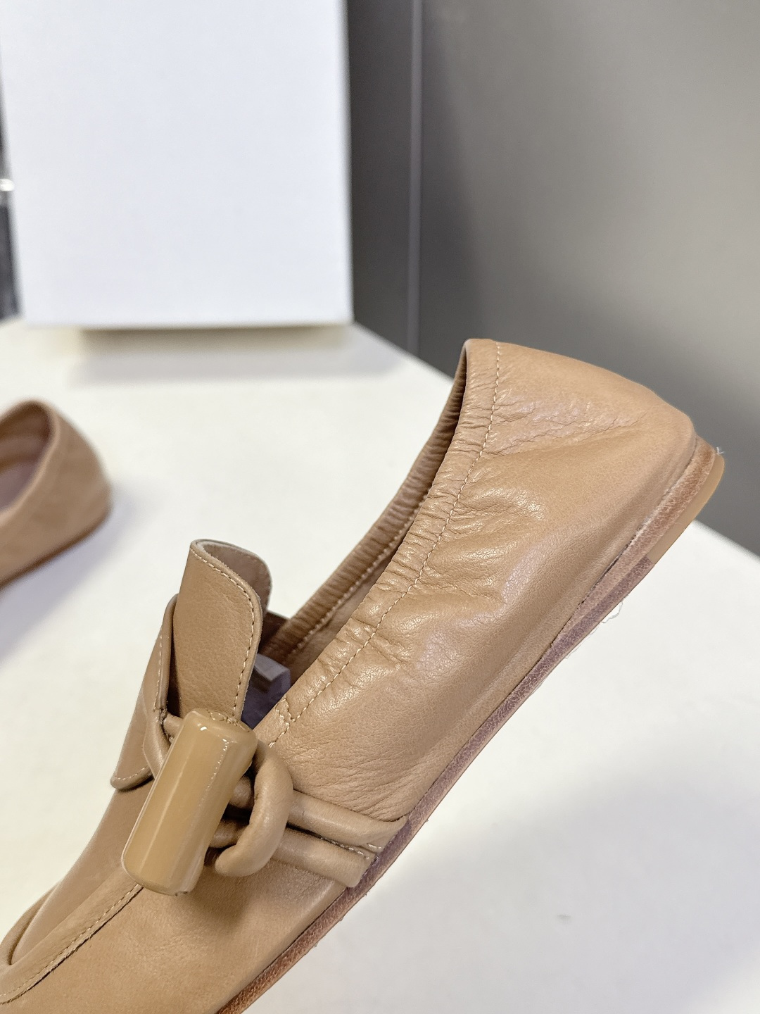 LOEWE罗意威2026春夏最新款平底复古乐福鞋一脚蹬懒人鞋很多明星私服穿搭 简单的设计既复古又简约 皮