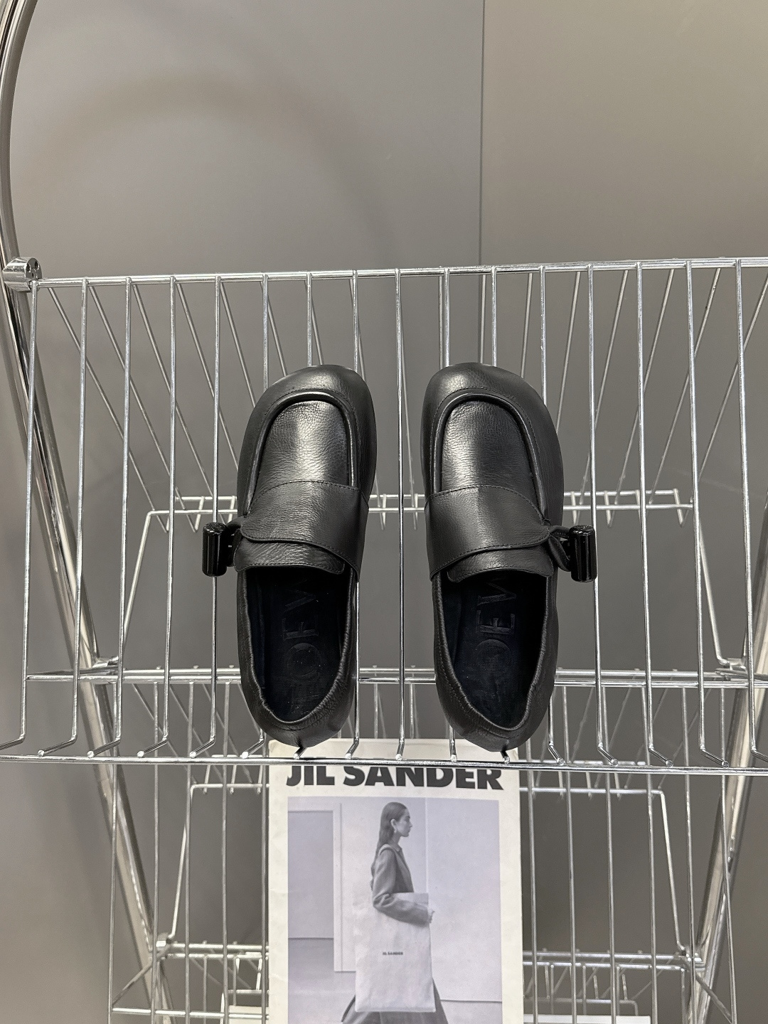 LOEWE罗意威2026春夏最新款平底复古乐福鞋一脚蹬懒人鞋很多明星私服穿搭 简单的设计既复古又简约 皮