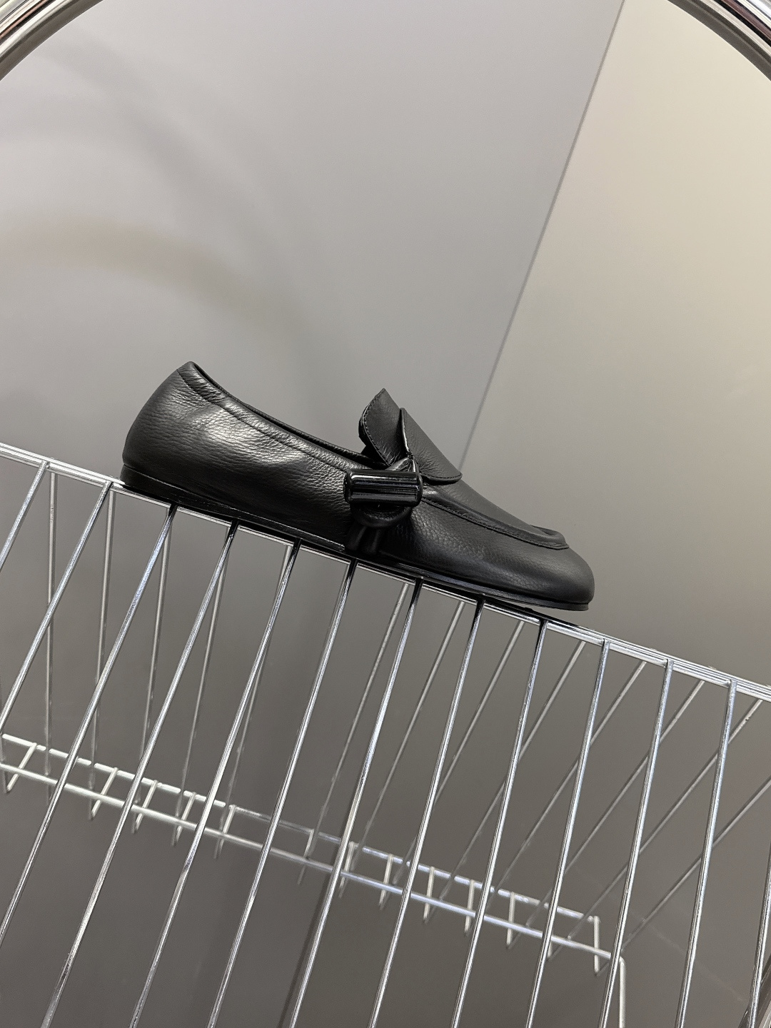 LOEWE罗意威2026春夏最新款平底复古乐福鞋一脚蹬懒人鞋很多明星私服穿搭 简单的设计既复古又简约 皮