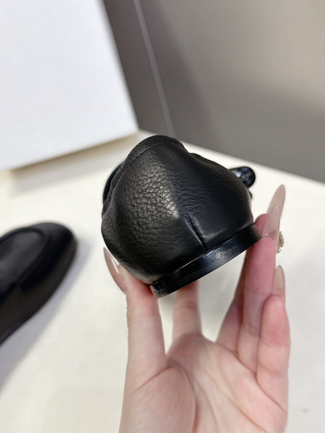 LOEWE罗意威2026春夏最新款平底复古乐福鞋一脚蹬懒人鞋很多明星私服穿搭 简单的设计既复古又简约 皮