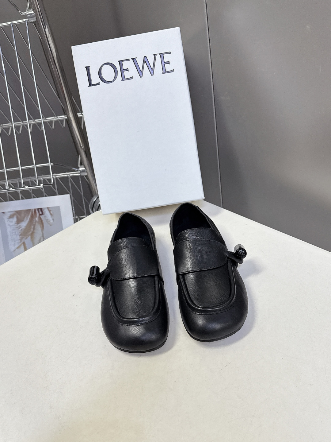 LOEWE罗意威2026春夏最新款平底复古乐福鞋一脚蹬懒人鞋很多明星私服穿搭 简单的设计既复古又简约 皮