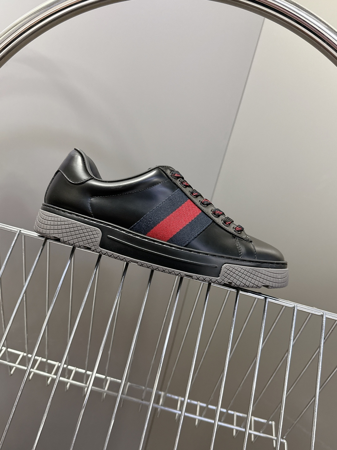 Gucci古驰2026春夏最新款休闲鞋 运动鞋 超多明星网红种草 经典棕色帆布+皮革拼接 侧面红绿条纹超