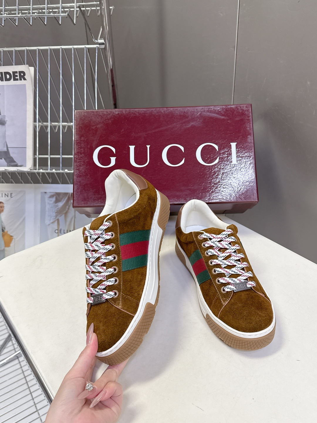 Gucci古驰2026春夏最新款休闲鞋 运动鞋 超多明星网红种草 经典棕色帆布+皮革拼接 侧面红绿条纹超