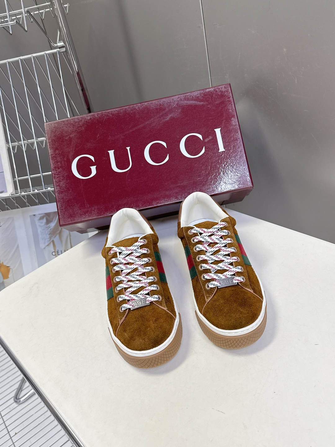 Gucci古驰2026春夏最新款休闲鞋 运动鞋 超多明星网红种草 经典棕色帆布+皮革拼接 侧面红绿条纹超