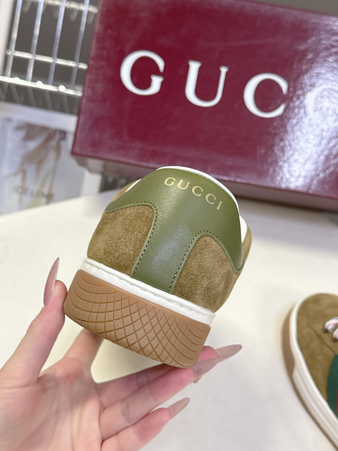 Gucci古驰2026春夏最新款休闲鞋 运动鞋 超多明星网红种草 经典棕色帆布+皮革拼接 侧面红绿条纹超