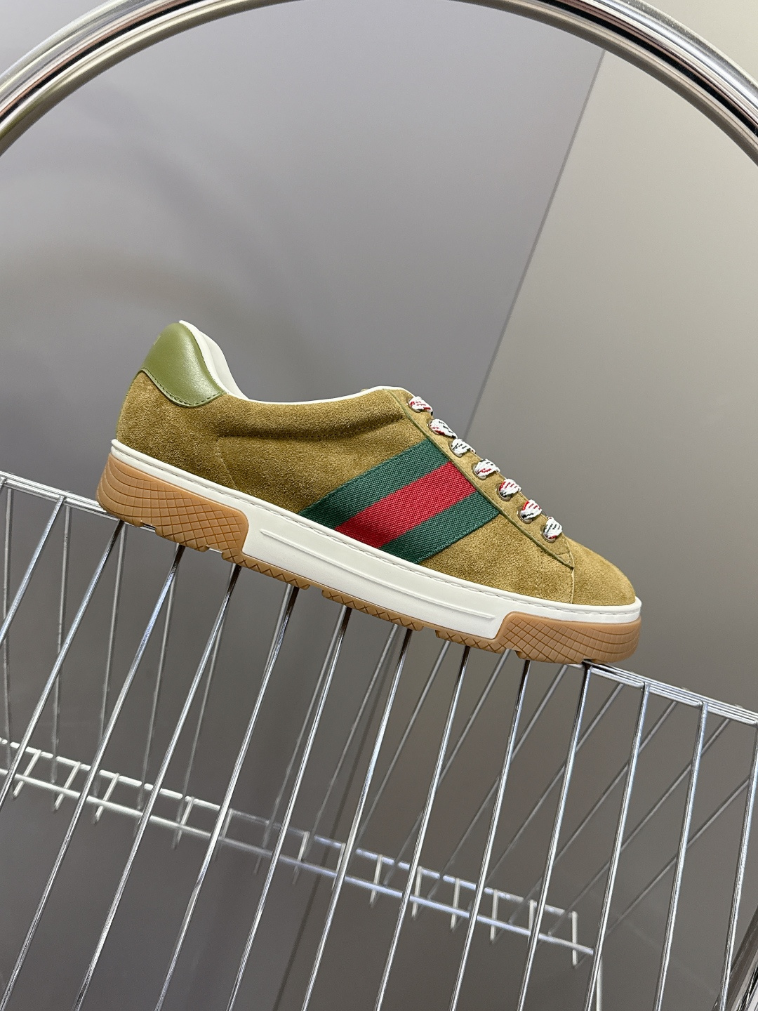 Gucci古驰2026春夏最新款休闲鞋 运动鞋 超多明星网红种草 经典棕色帆布+皮革拼接 侧面红绿条纹超