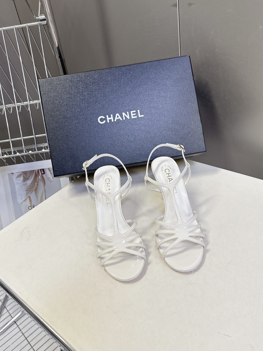香奈儿CHANEL2026春夏最新款高跟凉鞋 超多网红时尚博主种草 高级感舒适，配女神们的半身裙，不规则