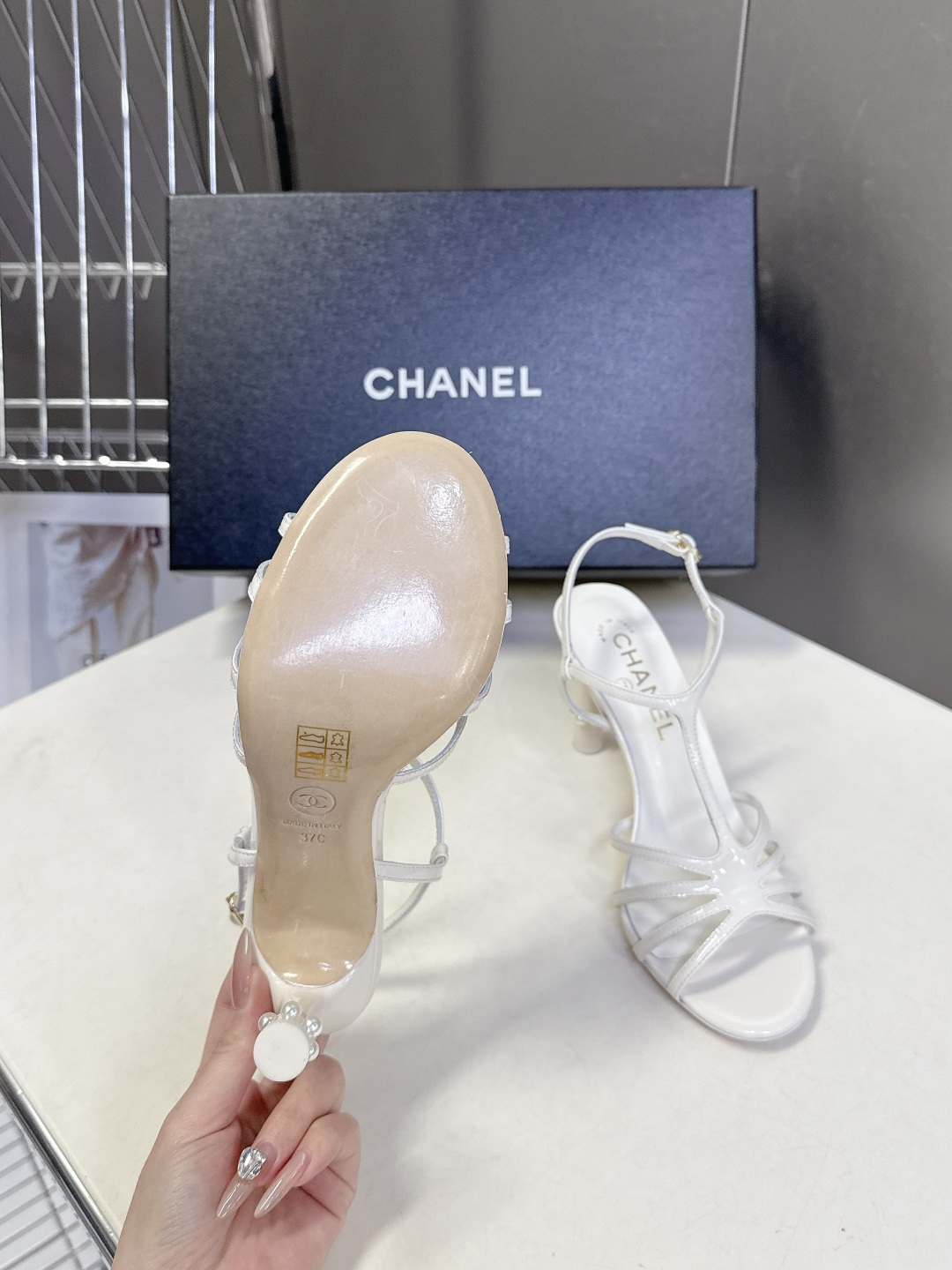 香奈儿CHANEL2026春夏最新款高跟凉鞋 超多网红时尚博主种草 高级感舒适，配女神们的半身裙，不规则