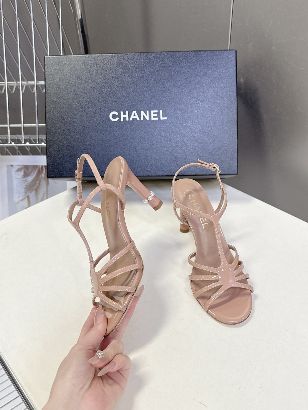 香奈儿CHANEL2026春夏最新款高跟凉鞋 超多网红时尚博主种草 高级感舒适，配女神们的半身裙，不规则