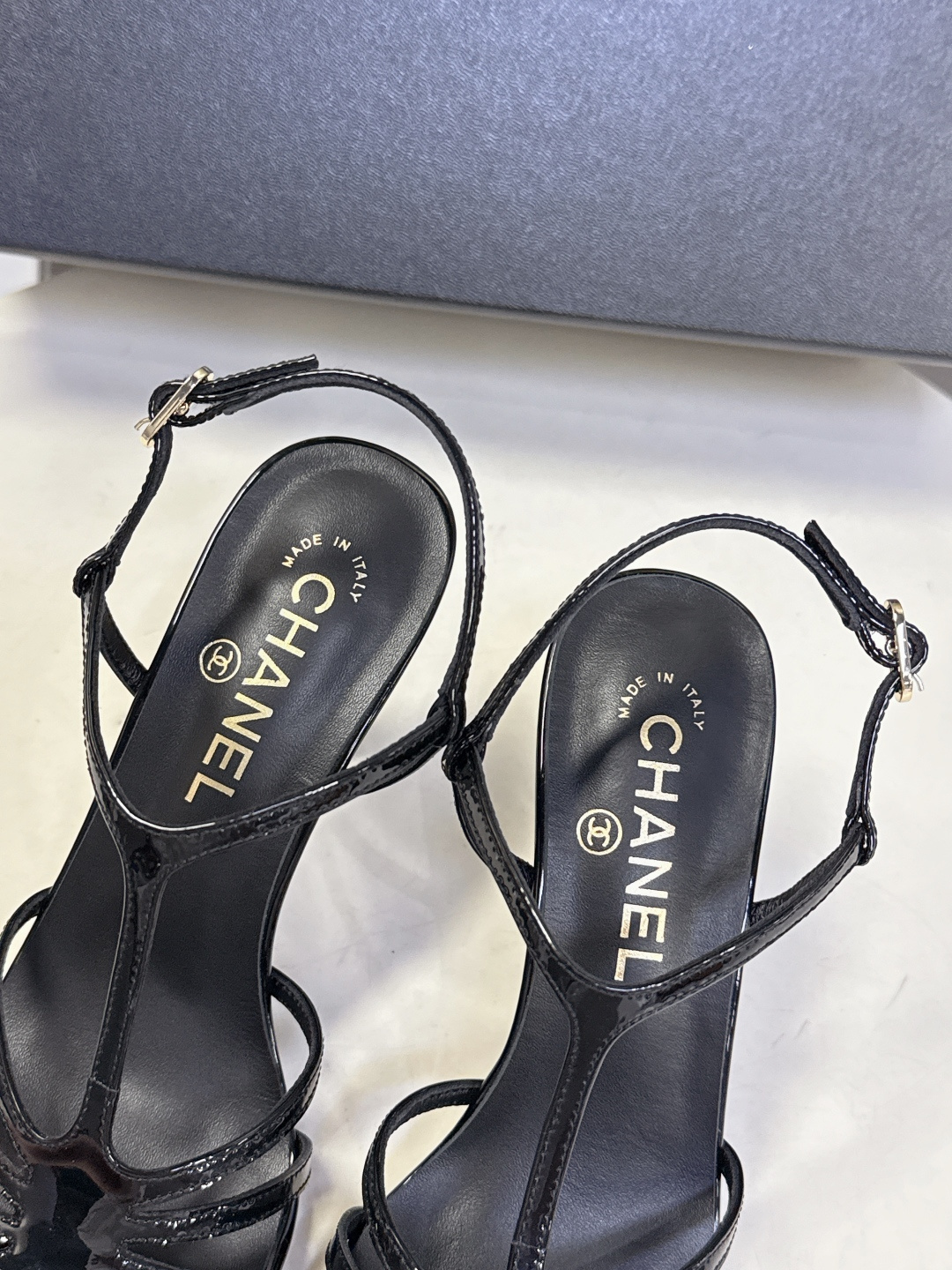 香奈儿CHANEL2026春夏最新款高跟凉鞋 超多网红时尚博主种草 高级感舒适，配女神们的半身裙，不规则