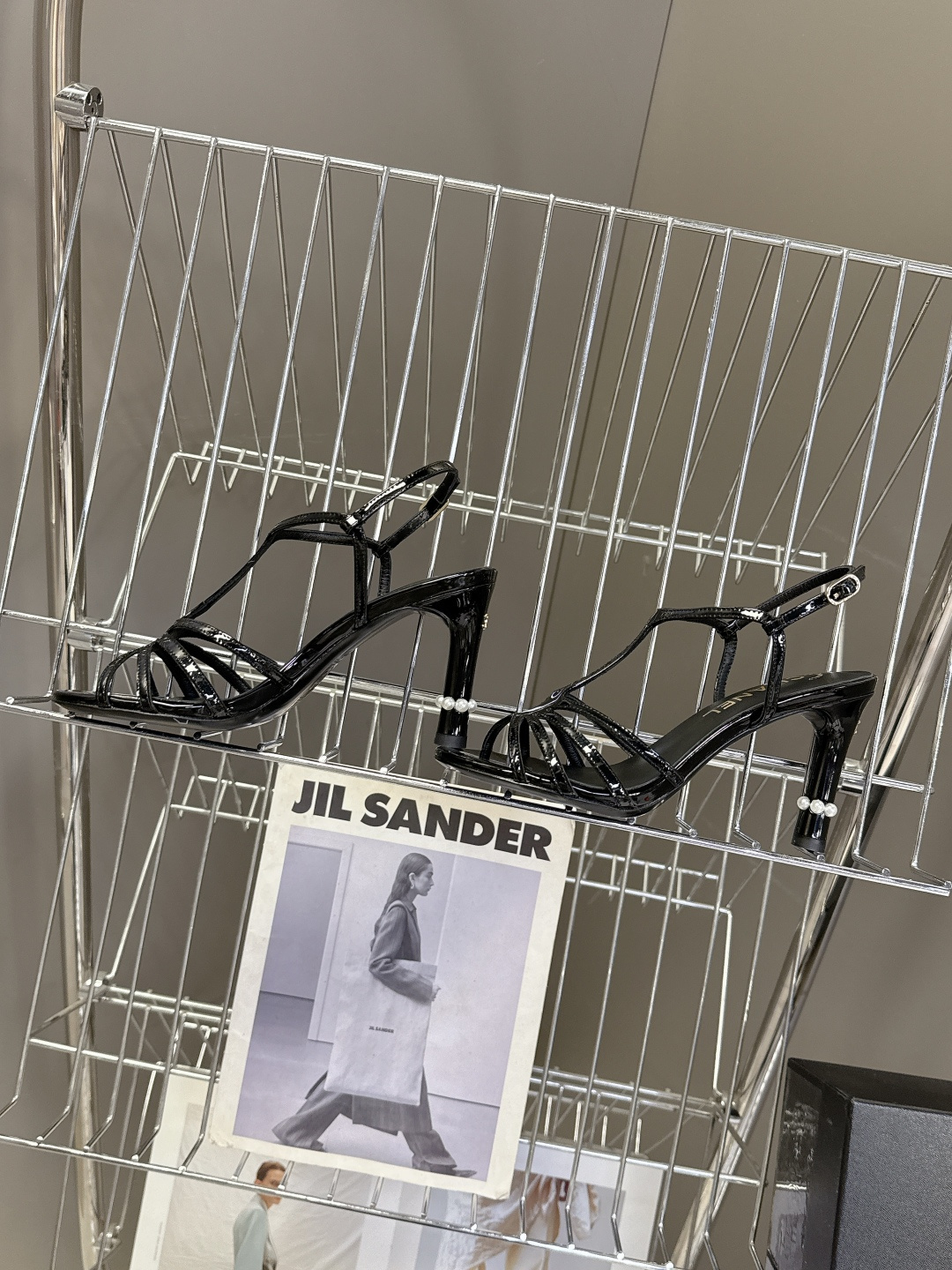 香奈儿CHANEL2026春夏最新款高跟凉鞋 超多网红时尚博主种草 高级感舒适，配女神们的半身裙，不规则