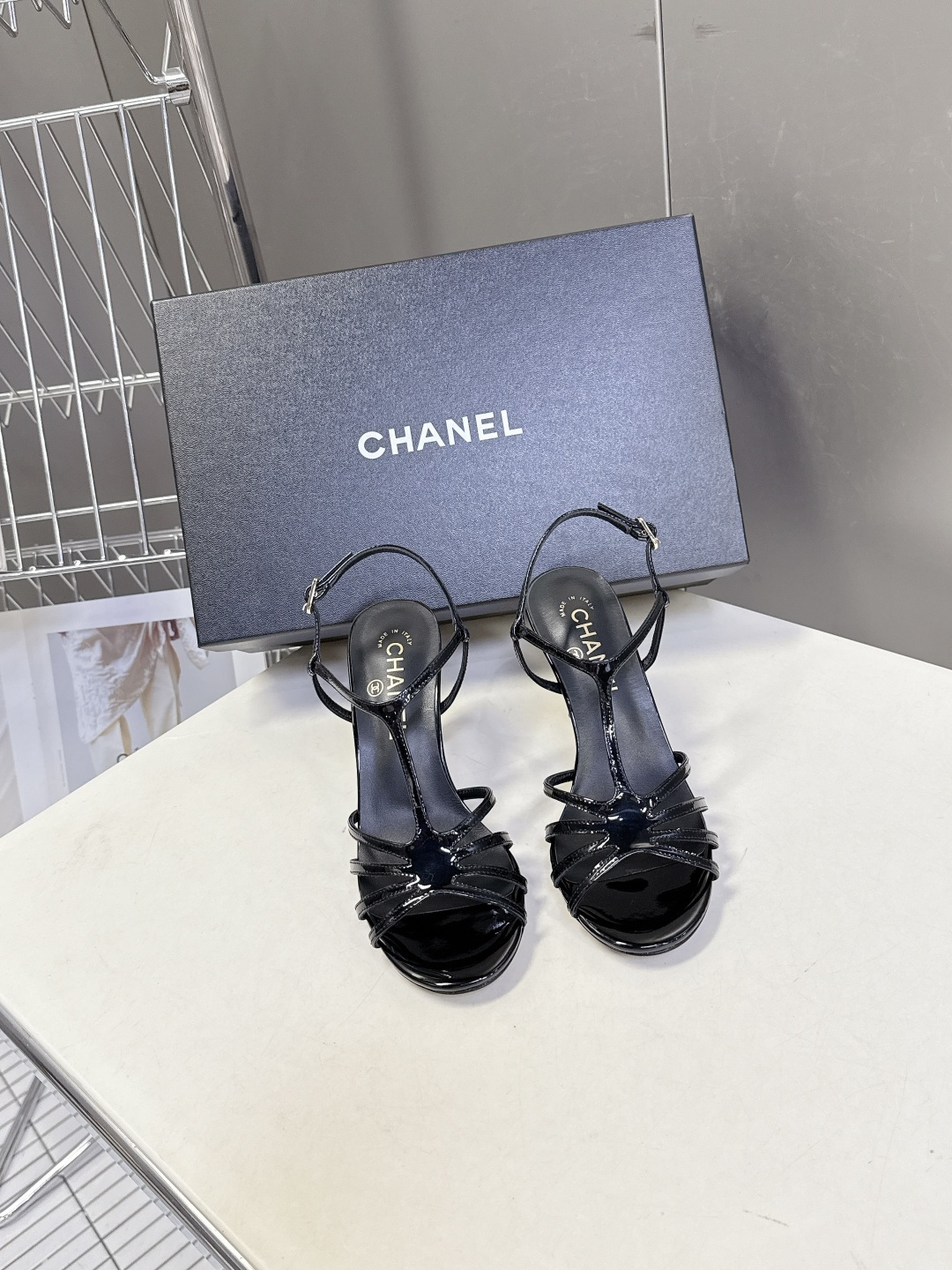香奈儿CHANEL2026春夏最新款高跟凉鞋 超多网红时尚博主种草 高级感舒适，配女神们的半身裙，不规则