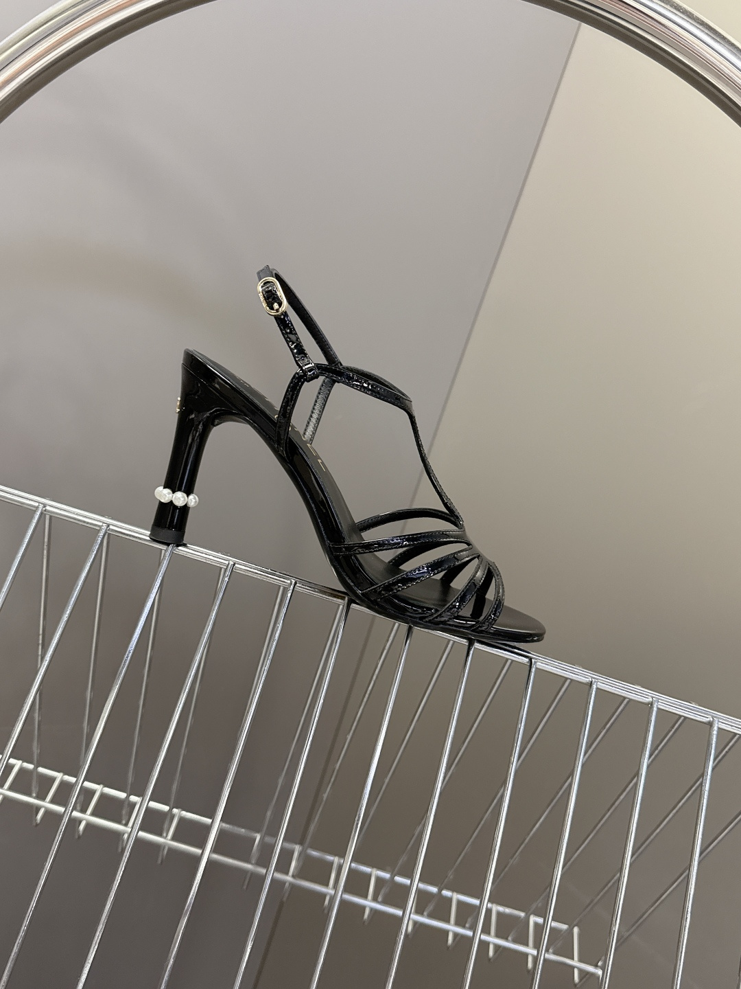 香奈儿CHANEL2026春夏最新款高跟凉鞋 超多网红时尚博主种草 高级感舒适，配女神们的半身裙，不规则