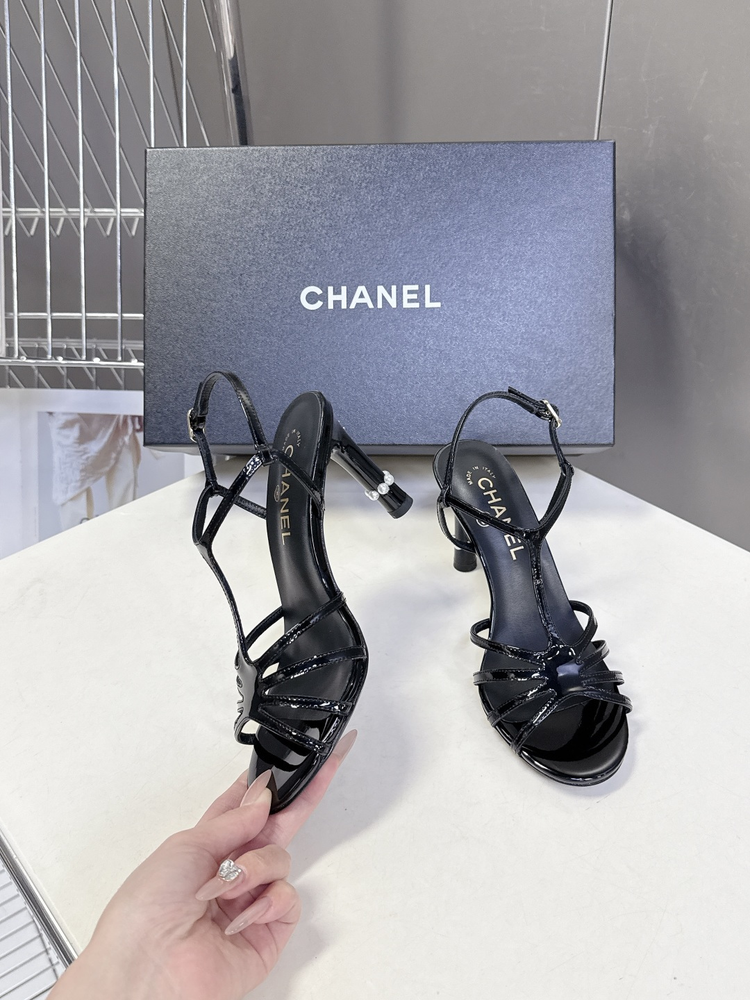 香奈儿CHANEL2026春夏最新款高跟凉鞋 超多网红时尚博主种草 高级感舒适，配女神们的半身裙，不规则