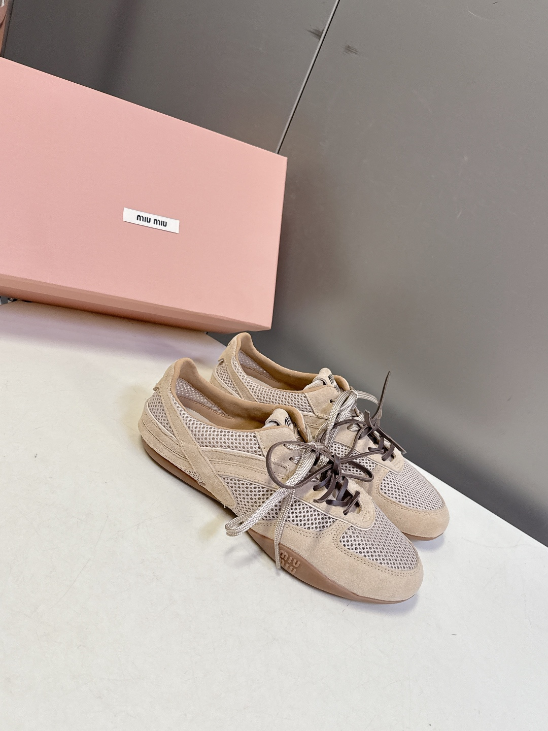 MiuMiu缪缪最新走秀款复古休闲鞋 德训鞋官方秀场出镜率最高的单品 超多明星时尚博主种草 miu系穿搭
