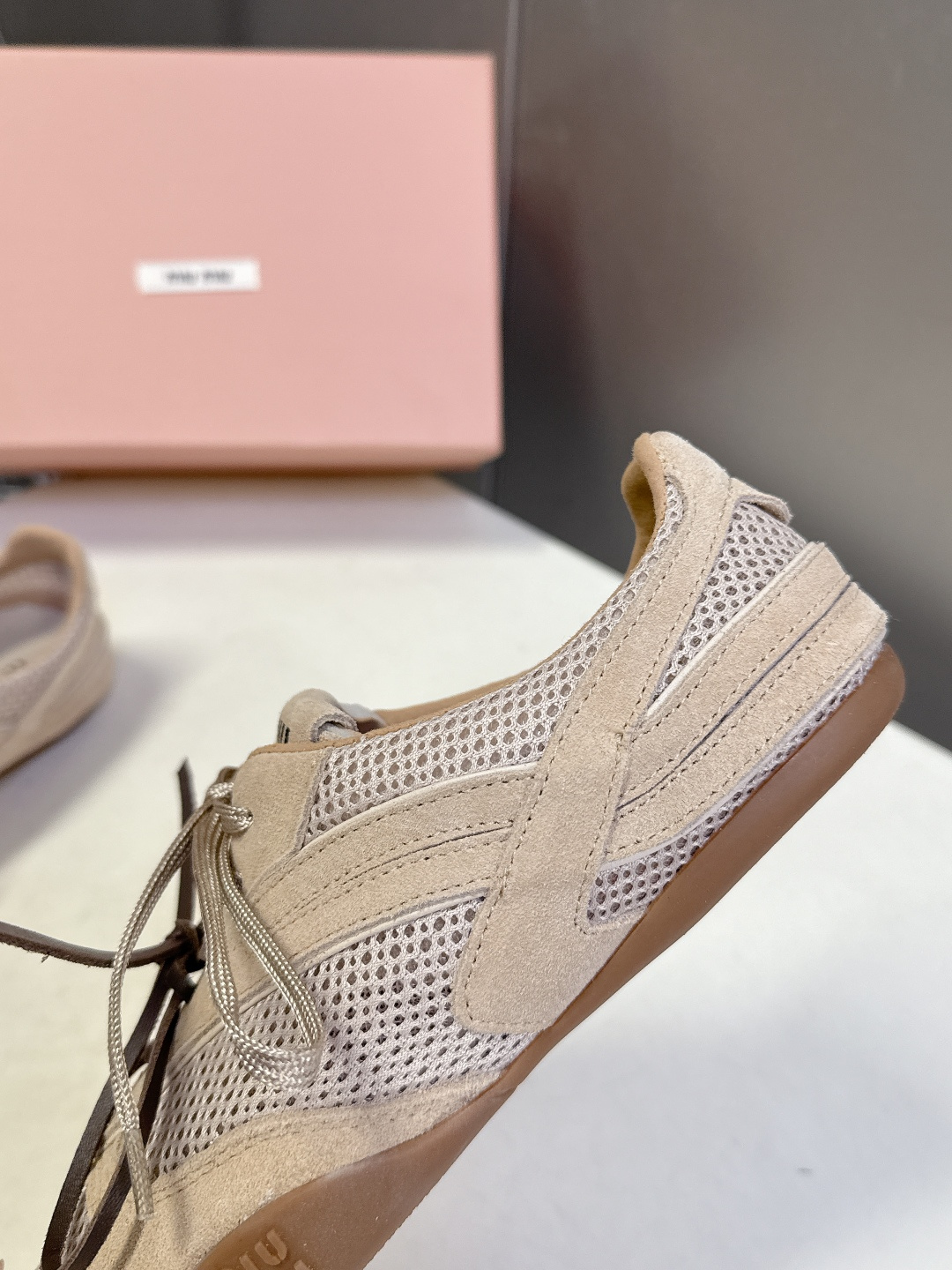 MiuMiu缪缪最新走秀款复古休闲鞋 德训鞋官方秀场出镜率最高的单品 超多明星时尚博主种草 miu系穿搭