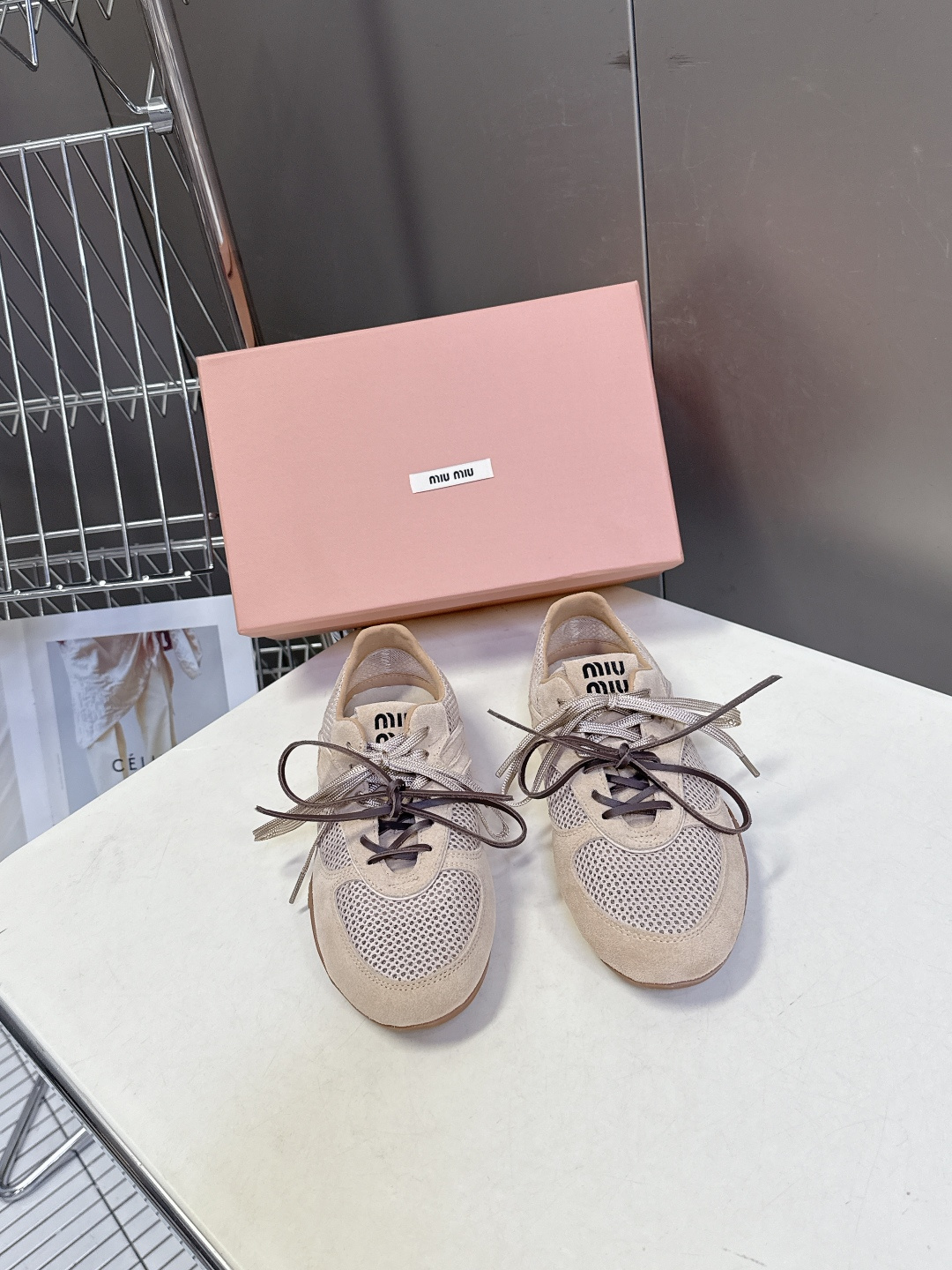MiuMiu缪缪最新走秀款复古休闲鞋 德训鞋官方秀场出镜率最高的单品 超多明星时尚博主种草 miu系穿搭