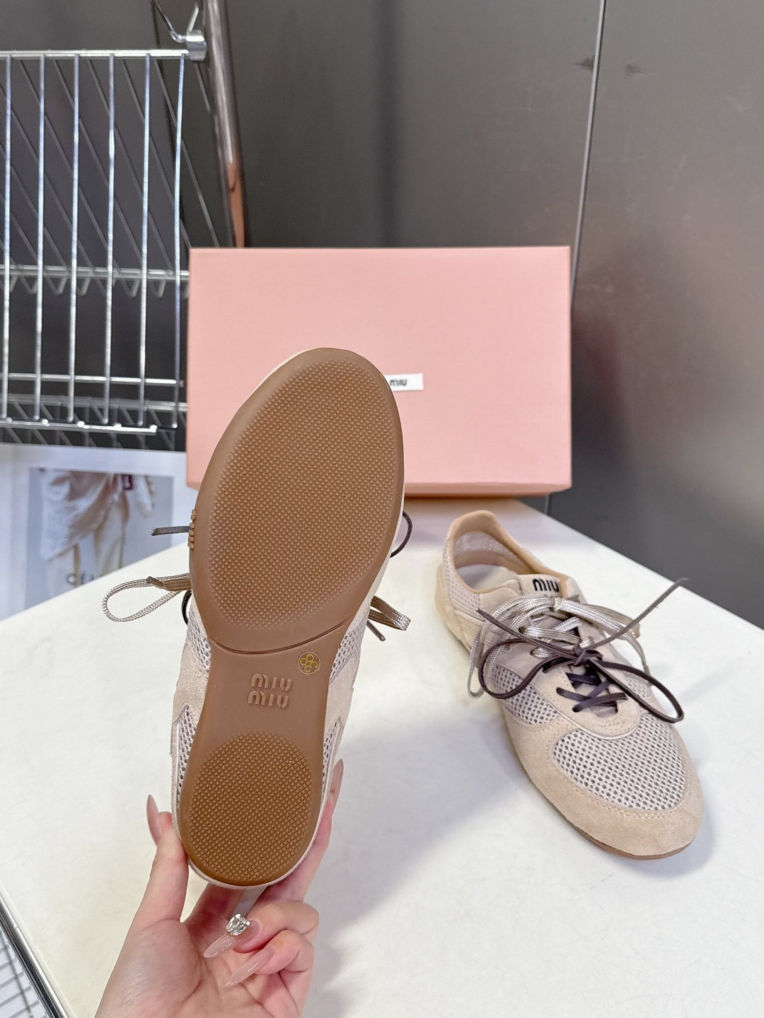 MiuMiu缪缪最新走秀款复古休闲鞋 德训鞋官方秀场出镜率最高的单品 超多明星时尚博主种草 miu系穿搭