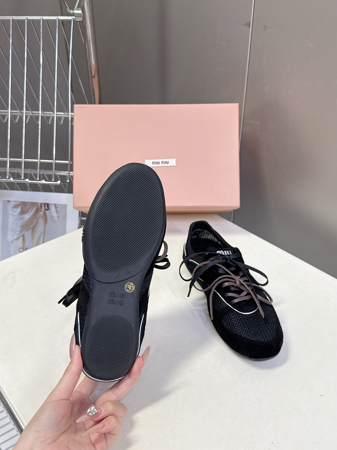 MiuMiu缪缪最新走秀款复古休闲鞋 德训鞋官方秀场出镜率最高的单品 超多明星时尚博主种草 miu系穿搭