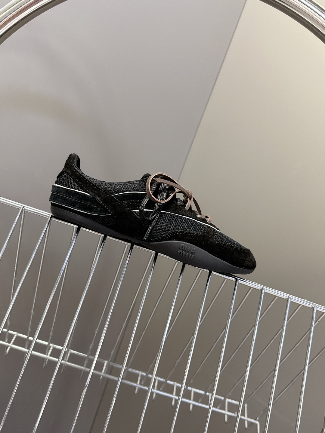 MiuMiu缪缪最新走秀款复古休闲鞋 德训鞋官方秀场出镜率最高的单品 超多明星时尚博主种草 miu系穿搭