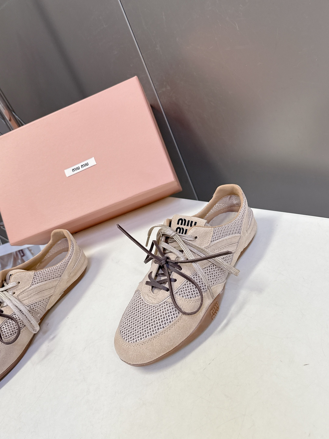 MiuMiu缪缪最新走秀款复古休闲鞋 德训鞋官方秀场出镜率最高的单品 超多明星时尚博主种草 miu系穿搭