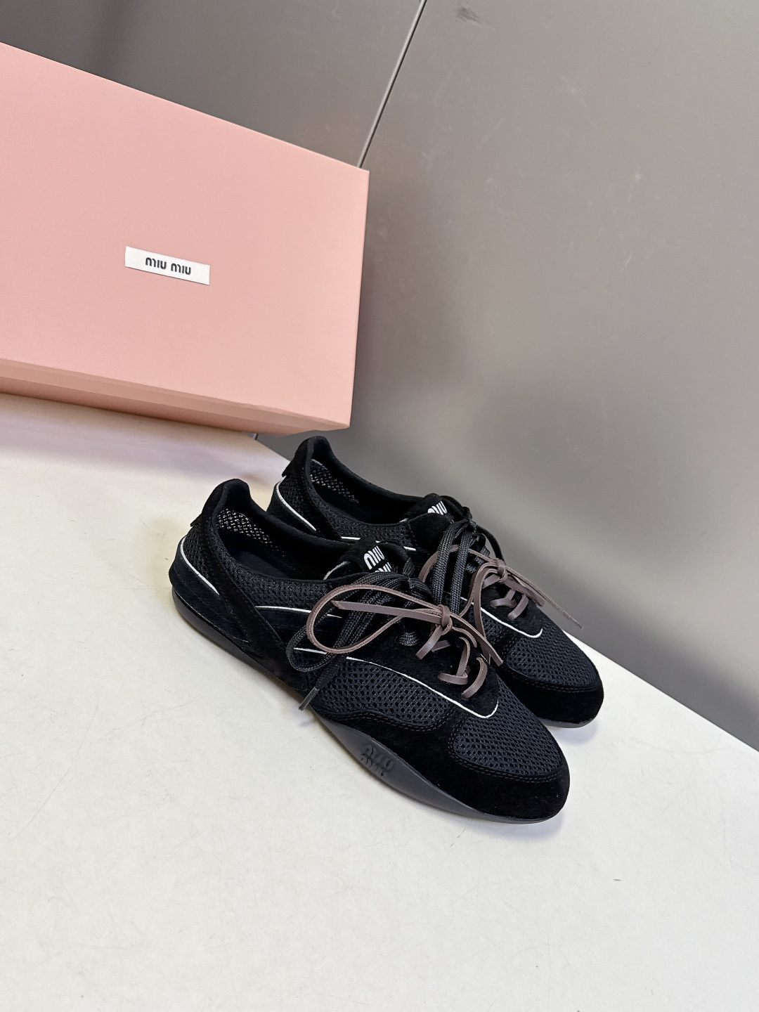 MiuMiu缪缪最新走秀款复古休闲鞋 德训鞋官方秀场出镜率最高的单品 超多明星时尚博主种草 miu系穿搭