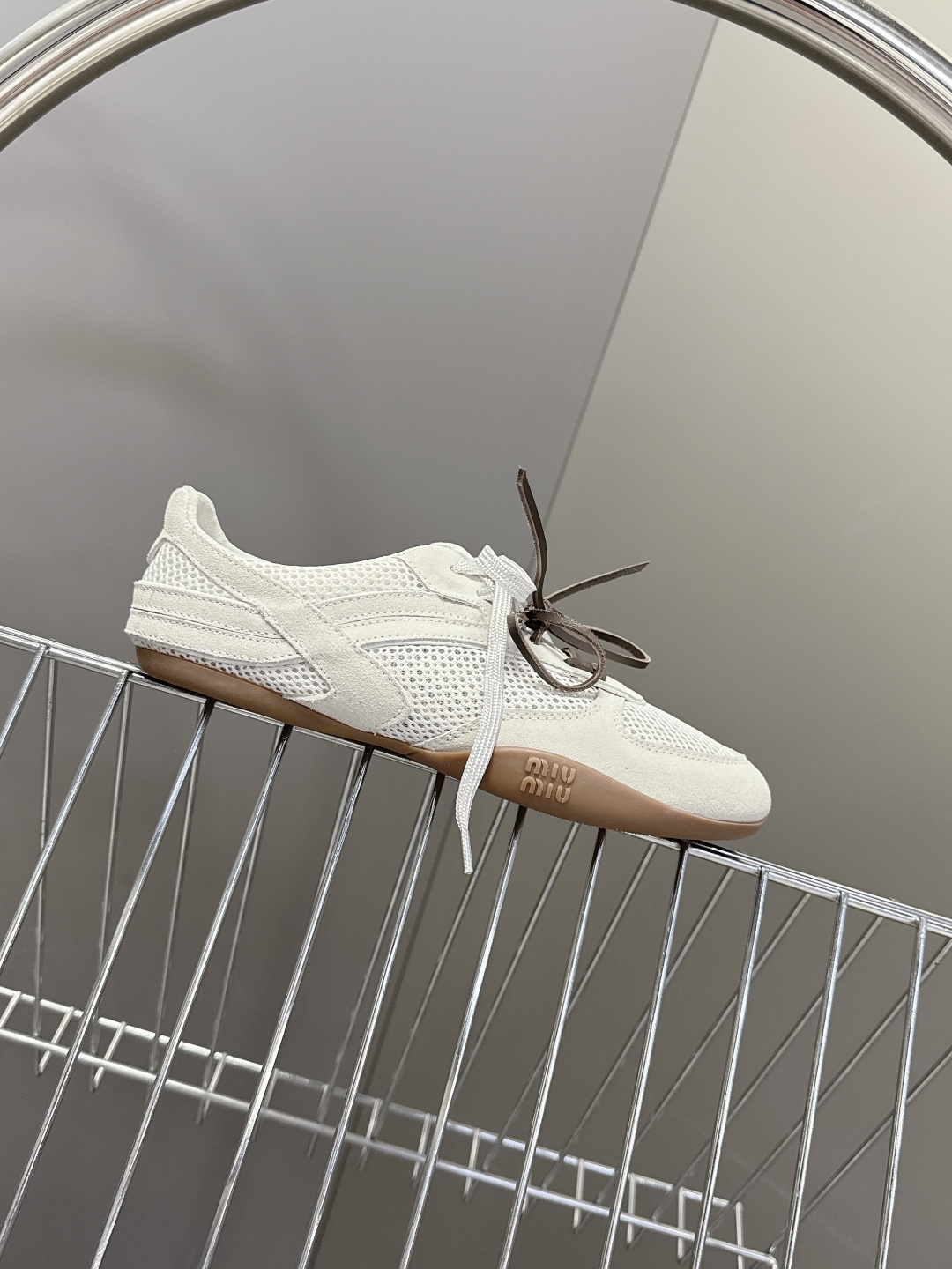 MiuMiu缪缪最新走秀款复古休闲鞋 德训鞋官方秀场出镜率最高的单品 超多明星时尚博主种草 miu系穿搭