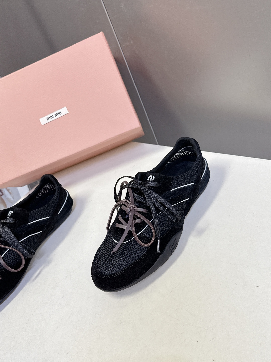 MiuMiu缪缪最新走秀款复古休闲鞋 德训鞋官方秀场出镜率最高的单品 超多明星时尚博主种草 miu系穿搭