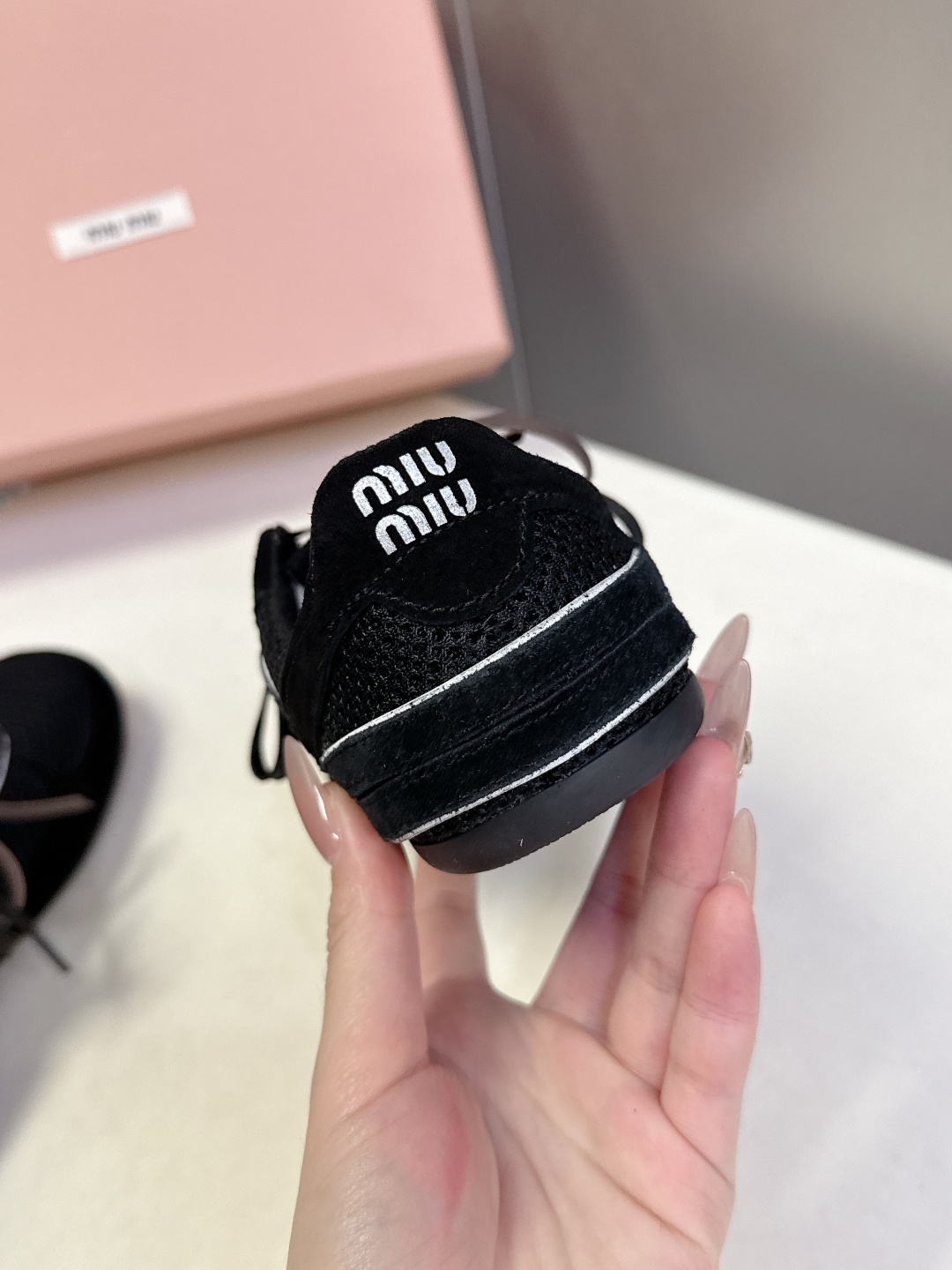 MiuMiu缪缪最新走秀款复古休闲鞋 德训鞋官方秀场出镜率最高的单品 超多明星时尚博主种草 miu系穿搭