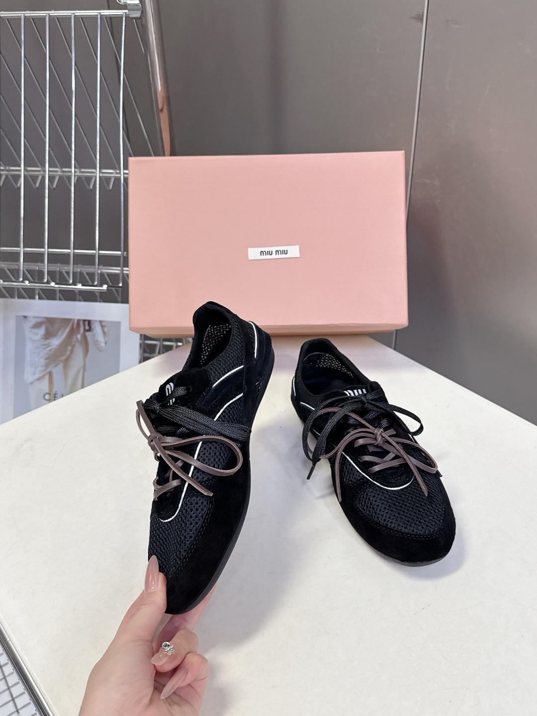 MiuMiu缪缪最新走秀款复古休闲鞋 德训鞋官方秀场出镜率最高的单品 超多明星时尚博主种草 miu系穿搭