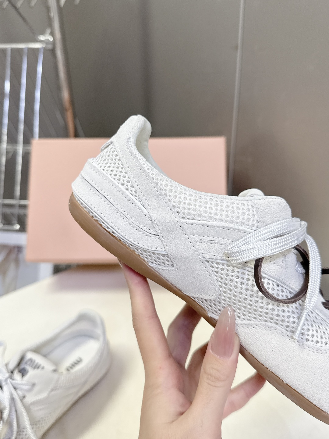 MiuMiu缪缪最新走秀款复古休闲鞋 德训鞋官方秀场出镜率最高的单品 超多明星时尚博主种草 miu系穿搭