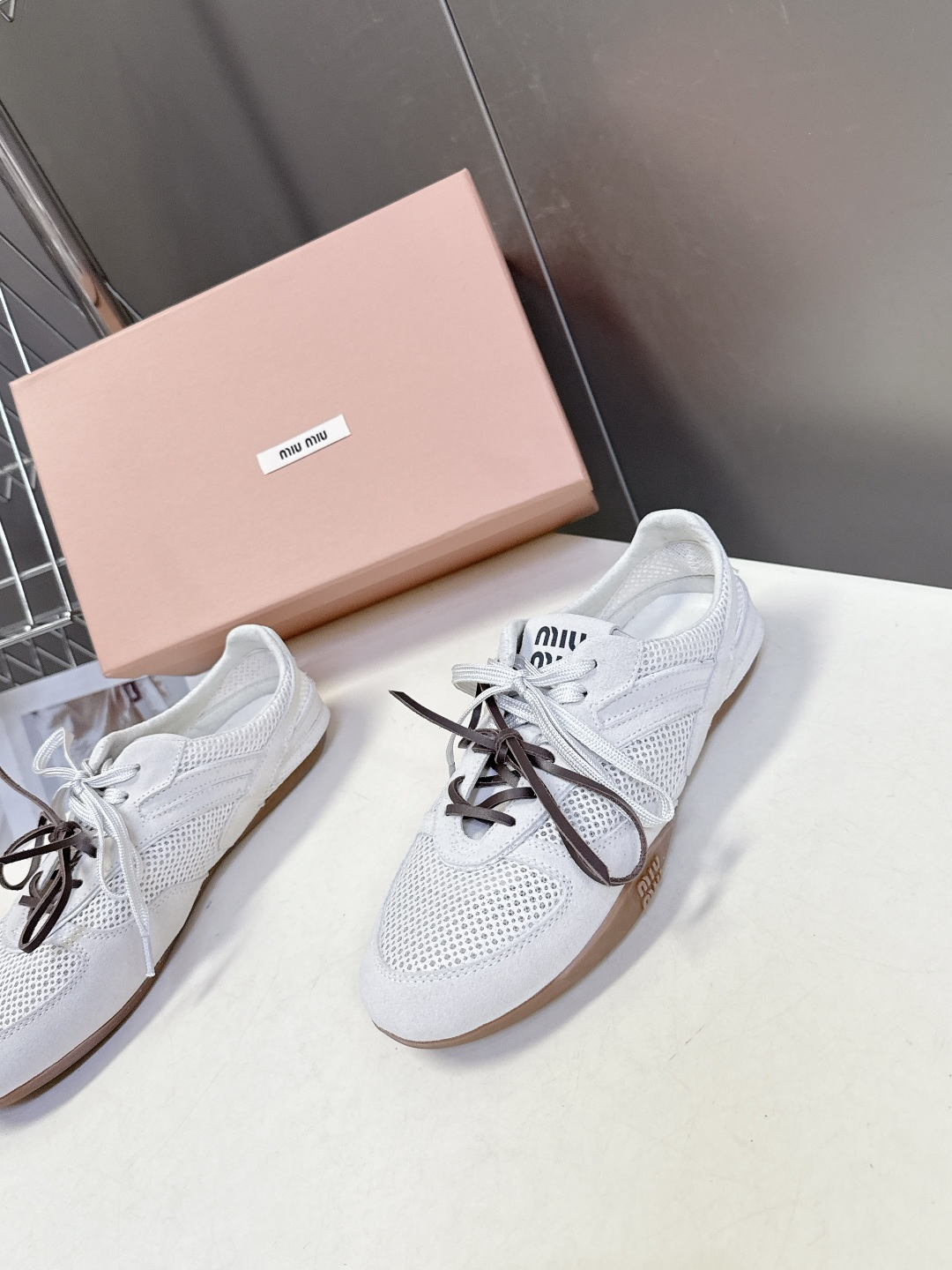 MiuMiu缪缪最新走秀款复古休闲鞋 德训鞋官方秀场出镜率最高的单品 超多明星时尚博主种草 miu系穿搭