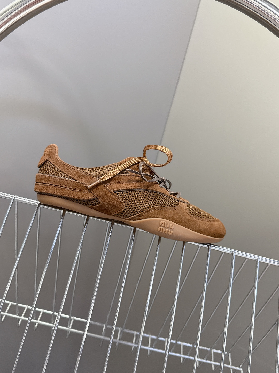 MiuMiu缪缪最新走秀款复古休闲鞋 德训鞋官方秀场出镜率最高的单品 超多明星时尚博主种草 miu系穿搭