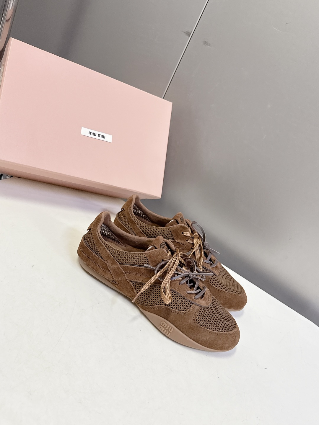 MiuMiu缪缪最新走秀款复古休闲鞋 德训鞋官方秀场出镜率最高的单品 超多明星时尚博主种草 miu系穿搭