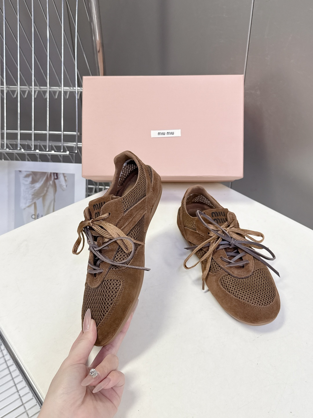 MiuMiu缪缪最新走秀款复古休闲鞋 德训鞋官方秀场出镜率最高的单品 超多明星时尚博主种草 miu系穿搭
