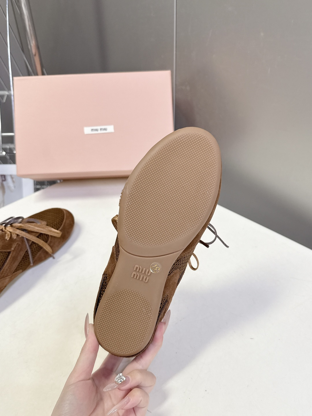 MiuMiu缪缪最新走秀款复古休闲鞋 德训鞋官方秀场出镜率最高的单品 超多明星时尚博主种草 miu系穿搭